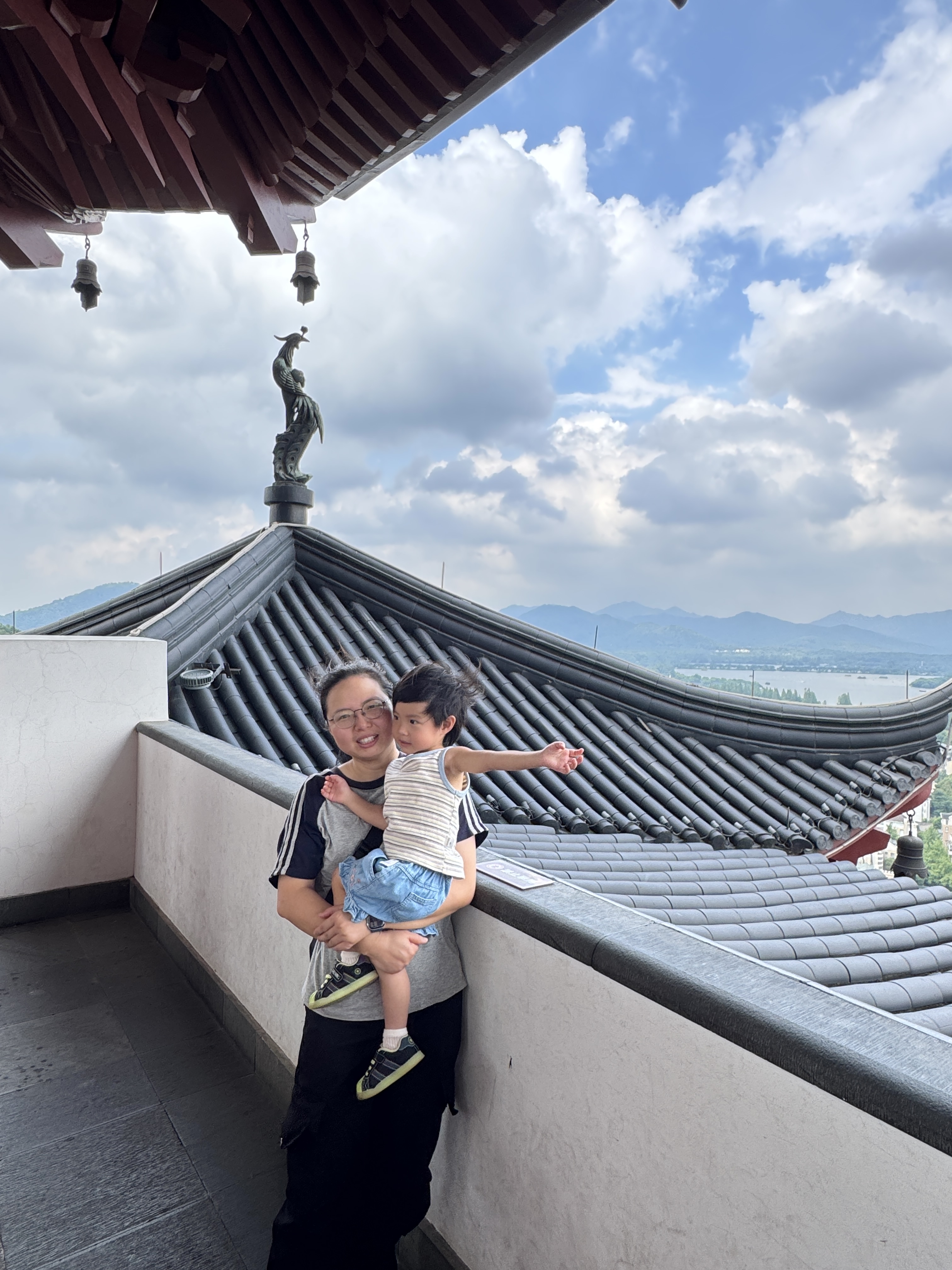 城隍阁上,远眺西湖